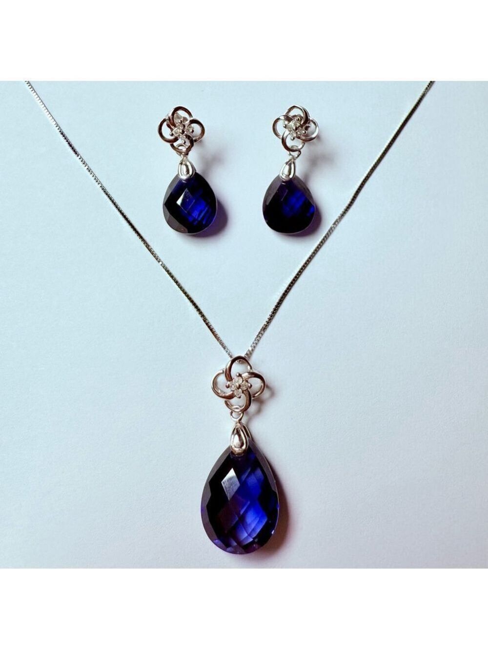 10K Solid White Gold 19 TCW Sapphire & Diamond Pendant Necklace & Earrings Set